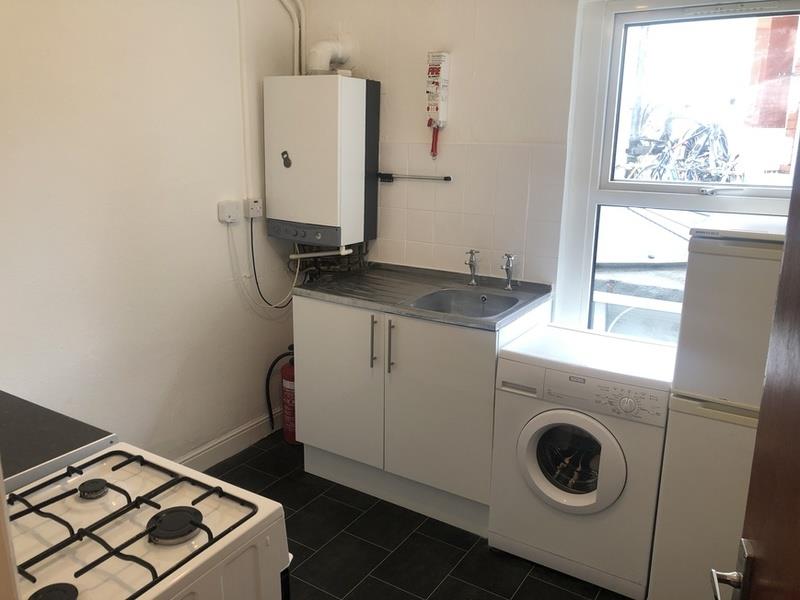 3 bed property in 229 Inverness Place, Cardiff